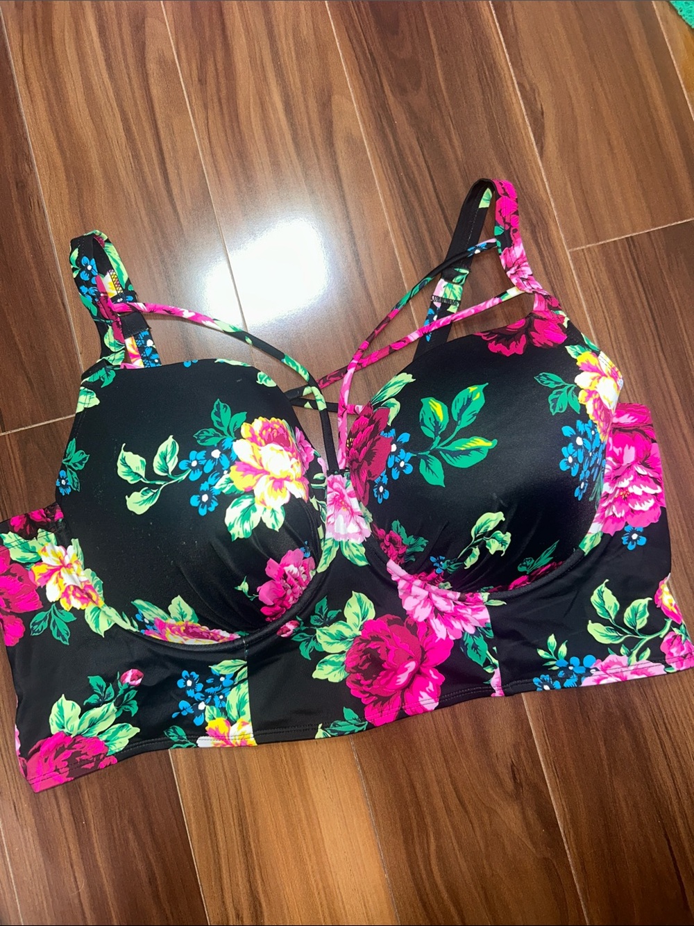 Size 4 / DD/F Torrid swim padded push-up strappy floral bikini top